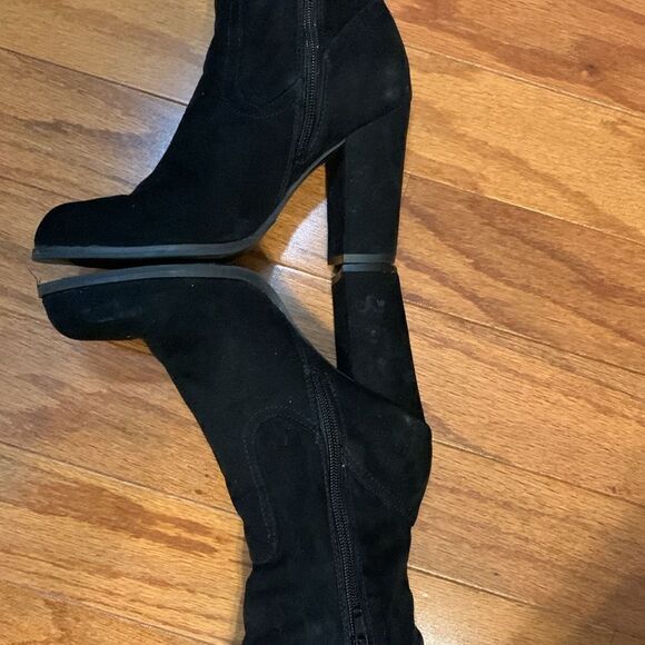 Madden Size 6 black faux suede boots - Picture 2 of 11